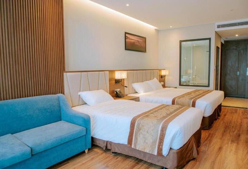 اتاق سه نفره دلوکس با چشم‌انداز دریا, Vipol Mui Ne Hotel & Spa