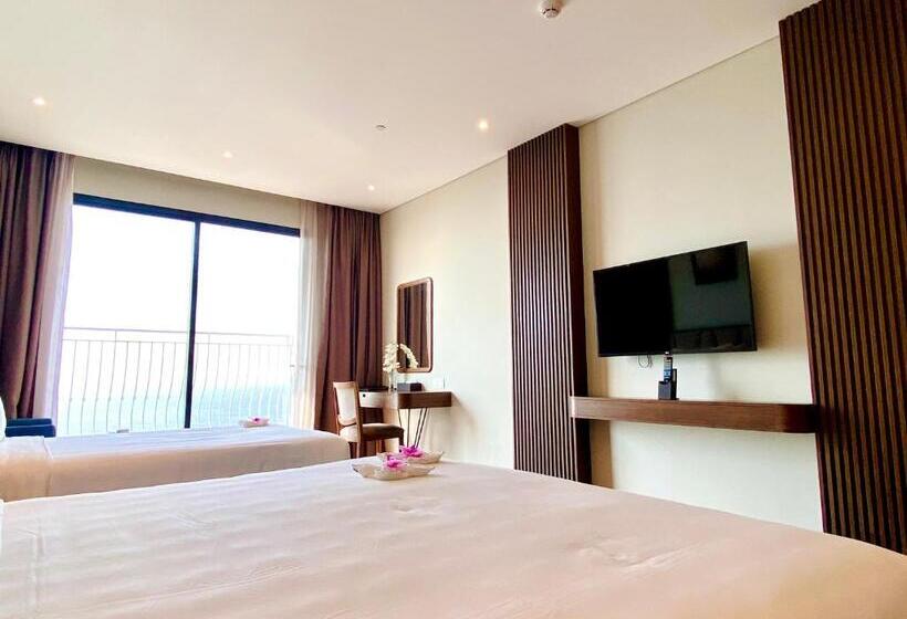 اتاق سه نفره دلوکس با چشمانداز دریا, Vipol Mui Ne Hotel & Spa