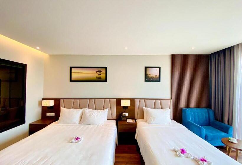 اتاق سه نفره دلوکس با چشم‌انداز دریا, Vipol Mui Ne Hotel & Spa