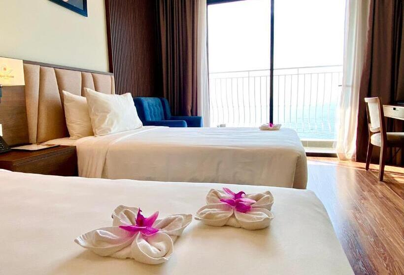 اتاق سه نفره دلوکس با چشم‌انداز دریا, Vipol Mui Ne Hotel & Spa