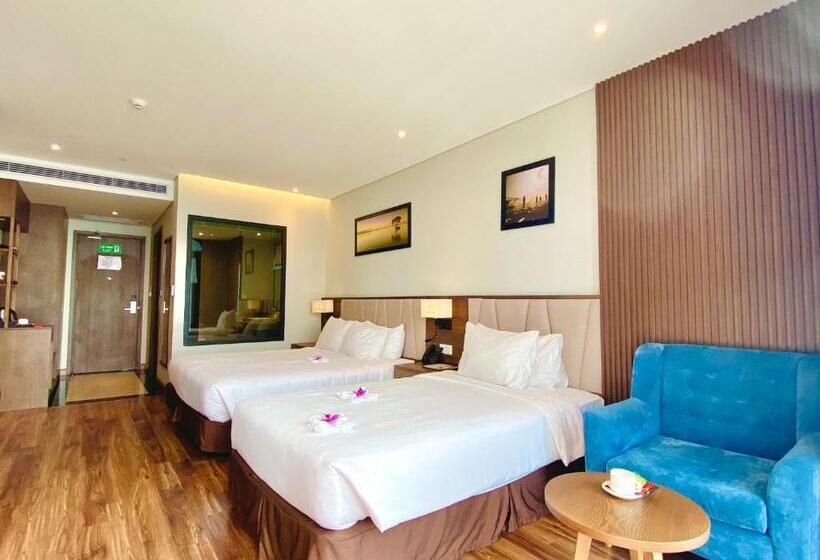 اتاق سه نفره دلوکس با چشمانداز دریا, Vipol Mui Ne Hotel & Spa