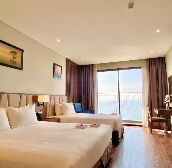 اتاق سه نفره دلوکس با چشمانداز دریا, Vipol Mui Ne Hotel & Spa