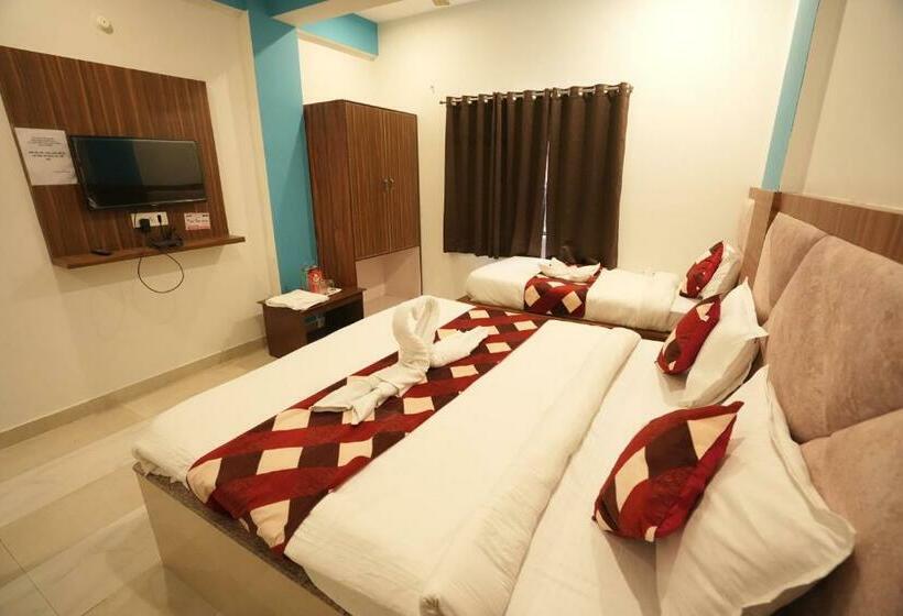 חדר דלוקס לשלושה, Sjh Venkatesh