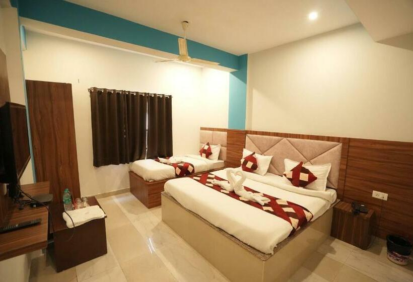 חדר דלוקס לשלושה, Sjh Venkatesh