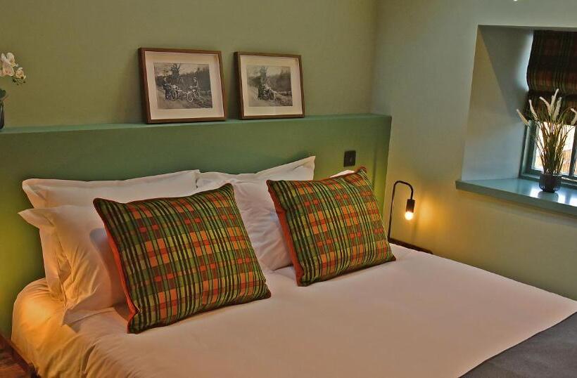 Номер Стандарт Вид на Горы, Masonic Arms Gatehouse