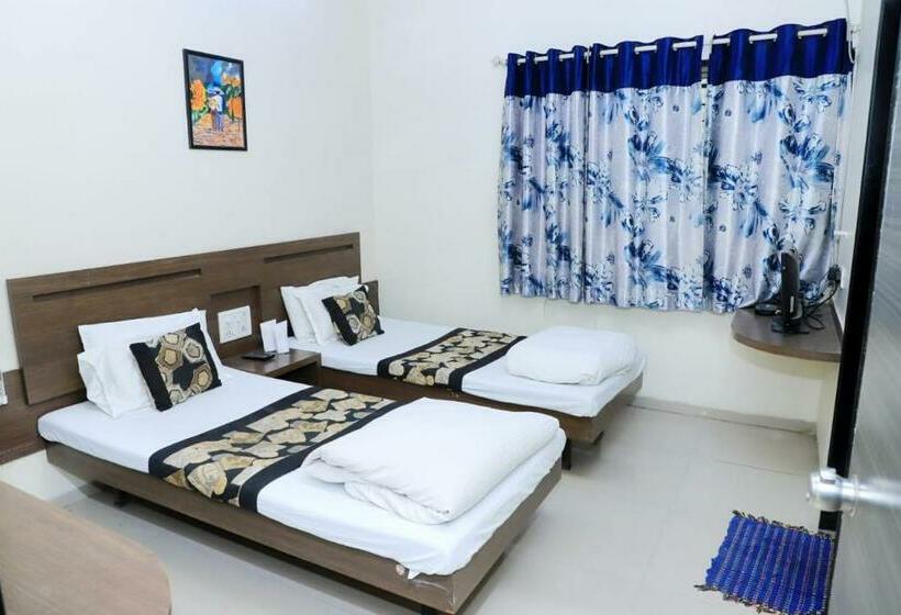 חדר דלוקס, Annapura Residency, Chalisgaon