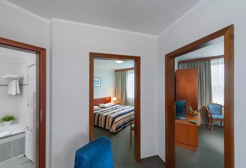 スタンダード４人部屋, April Hotel Panorama