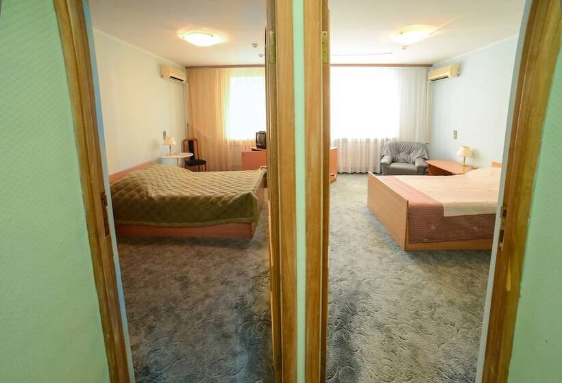 חדר אקונומי, Amaks Yubileinaya