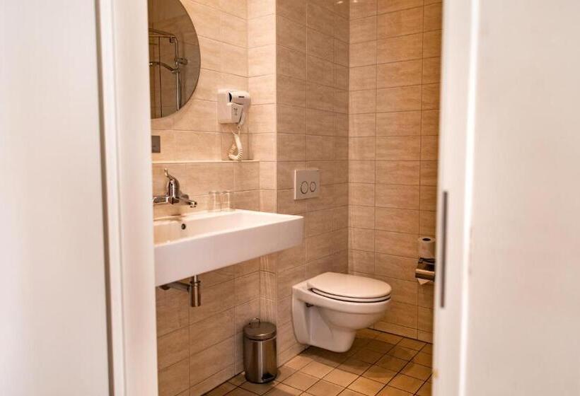 غرفة كومفورت, Ambassador City Centre