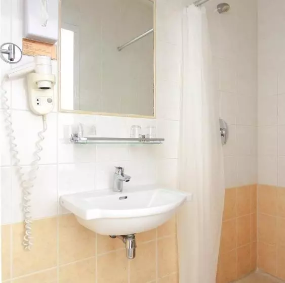 Classic Room with Views, Ambassador City Centre