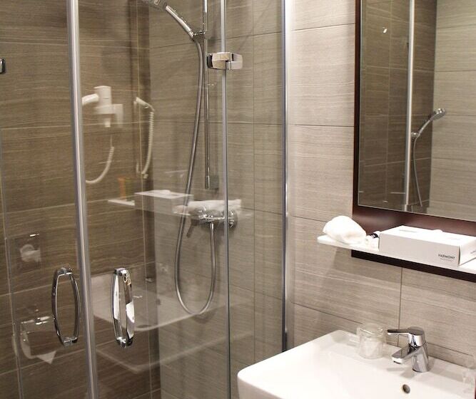 Deluxe Szoba, Bartoš