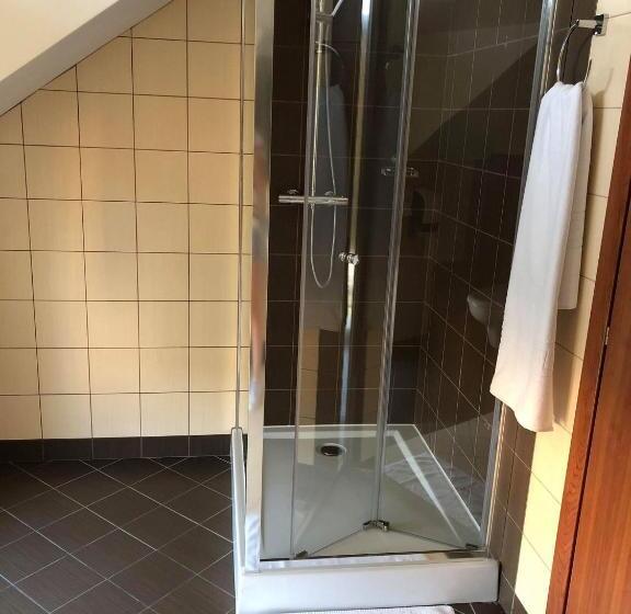 标准间, Brilliant Plaza