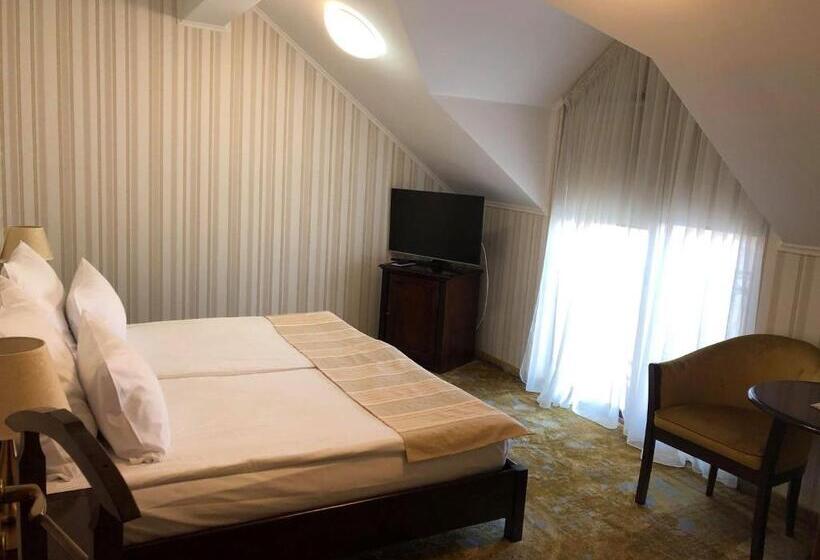 标准间, Brilliant Plaza