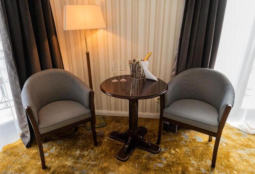 标准间, Brilliant Plaza