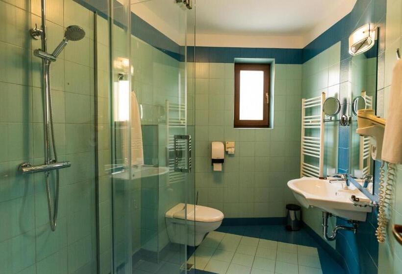 标准间, Brilliant Plaza