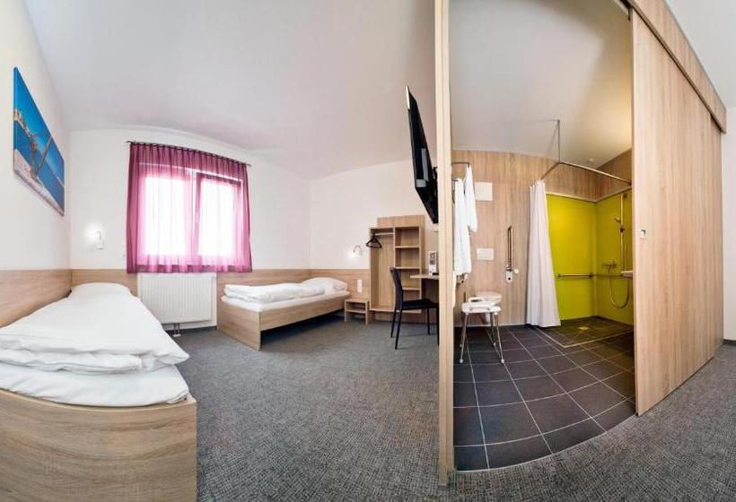 غرفة قياسية لذوى الاحتياجات الخاصة, Clever