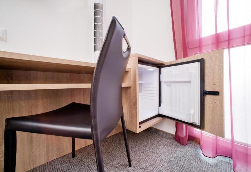 غرفة سوبيريور, Clever