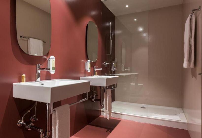 스탠다드 트리플 룸, Emmental