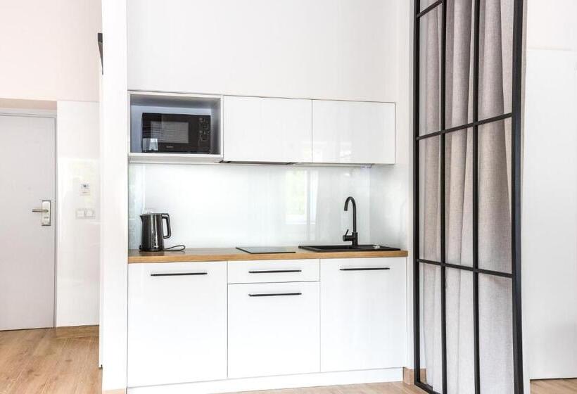 استودیوی استاندارد, Europejski Boutique