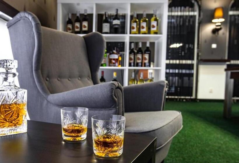 استودیوی استاندارد, Europejski Boutique