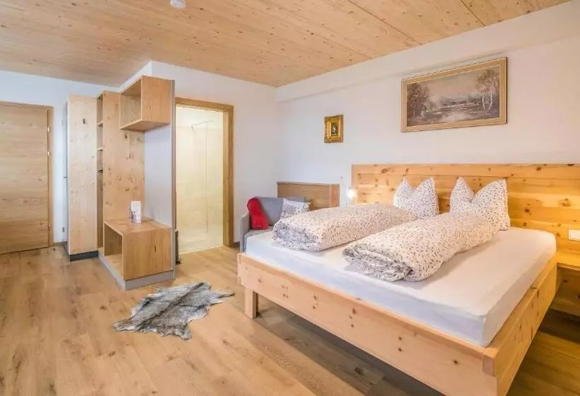 Standard Kolmen Hengen Huone, Gasthof Neuwirt