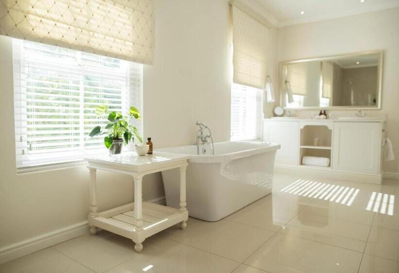 اتاق سوپریور با تخت بزرگ, Last Word Franschhoek