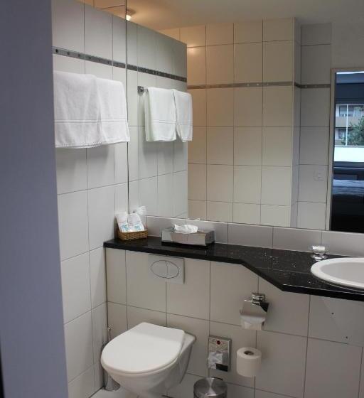 חדר סטנדרט לשלושה, Martinshof