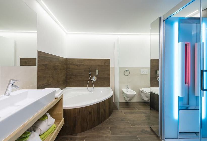 جناح, Paradies Pure Mountain Resort