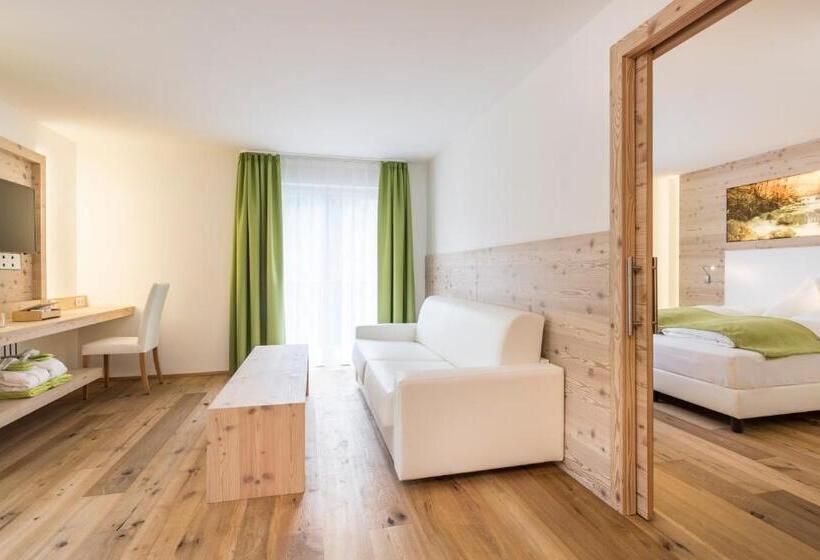 جناح جونيور مزوَّد بشرفة, Paradies Pure Mountain Resort