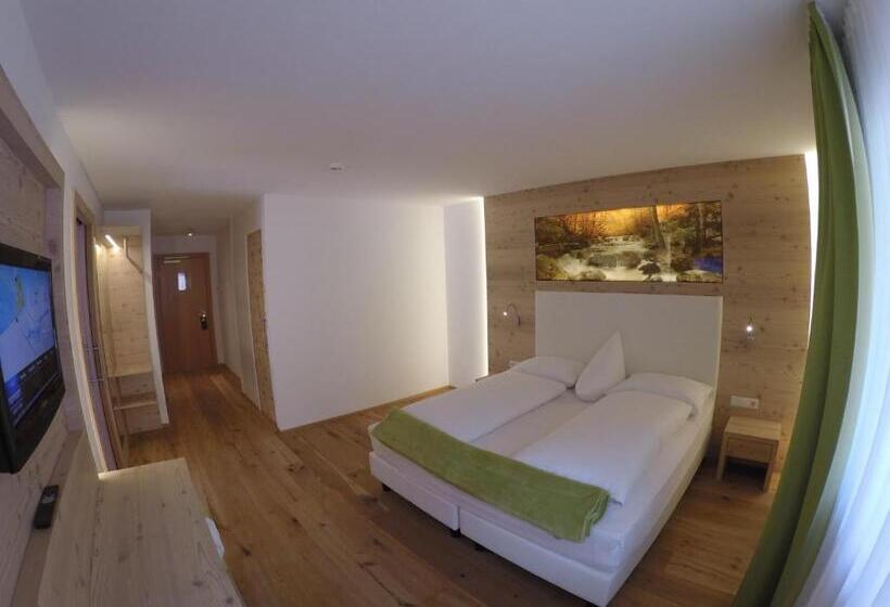 جناح جونيور مزوَّد بشرفة, Paradies Pure Mountain Resort