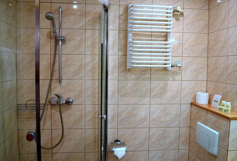 חדר סטנדרט לשלושה, Perła