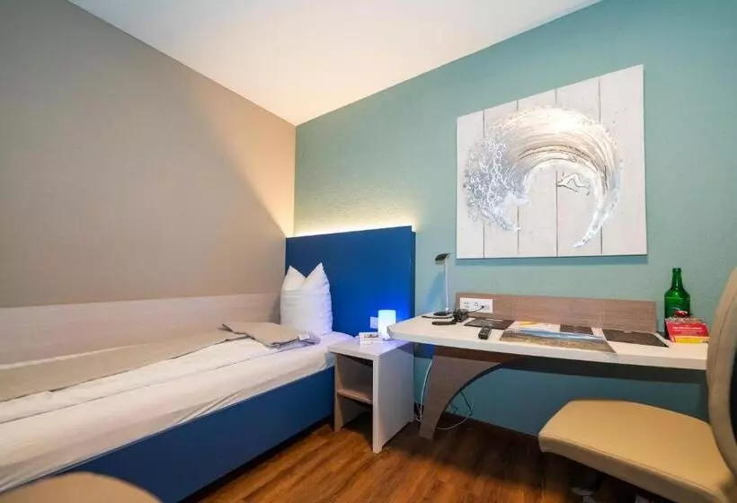 Chambre Standard Individuelle, Post