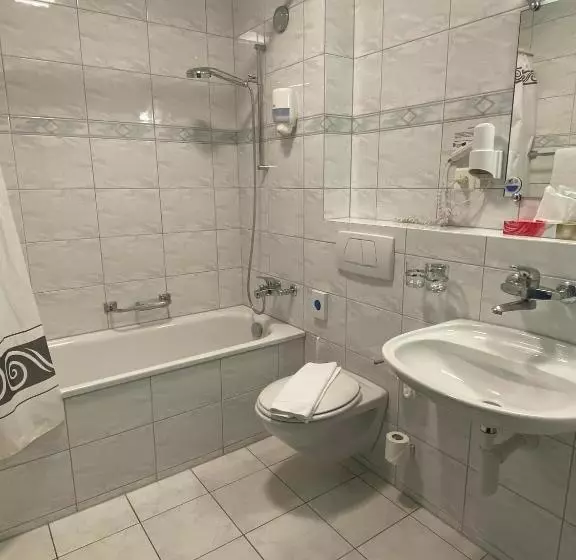 Chambre Standard, Post