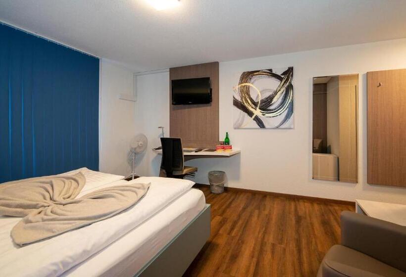 スタンダードルーム, Post