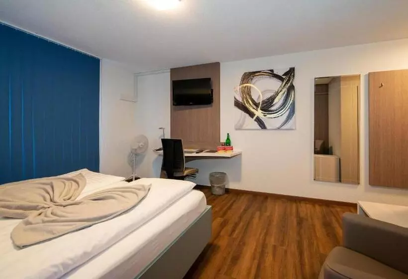 Chambre Standard, Post