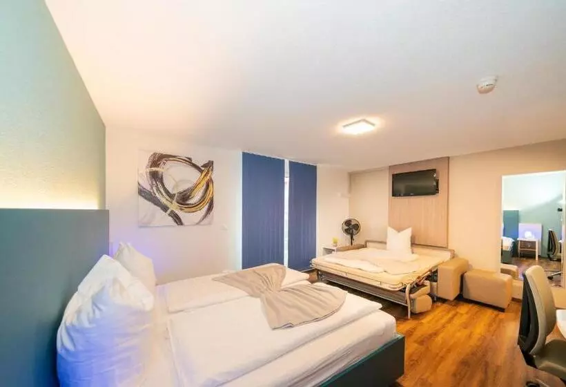 Chambre Triple Standard, Post