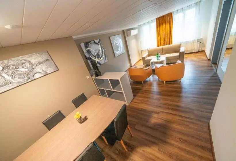 Suite Supérieure, Post