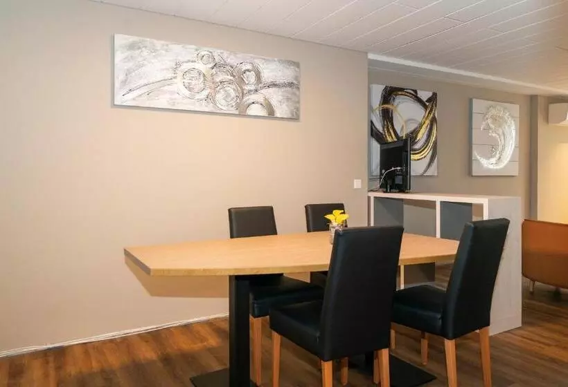 Suite Supérieure, Post