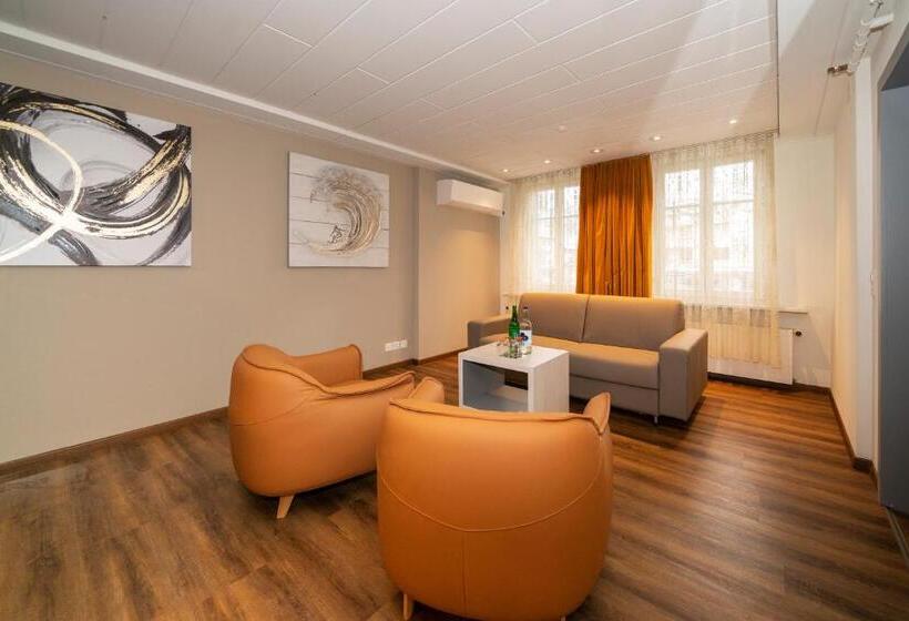 Люкс Superior, Post