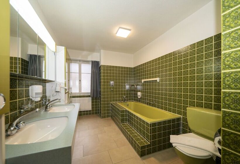 주니어 스위트, Post