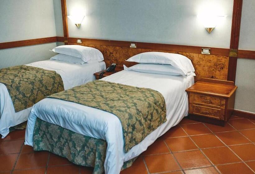 Habitación Estándar, Serino