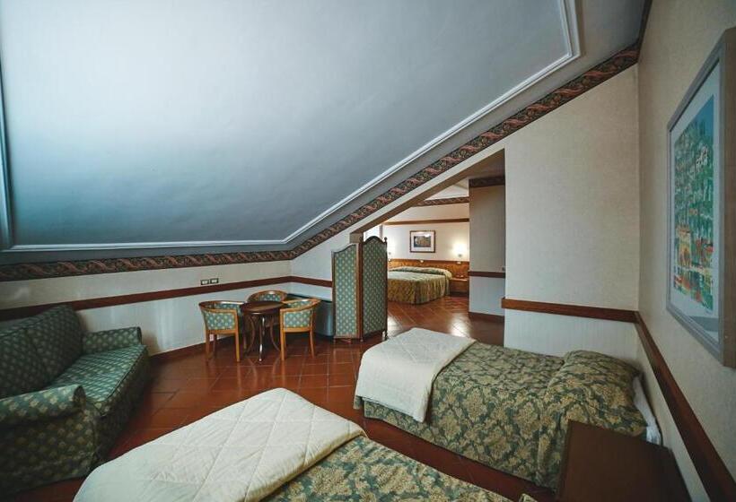 Habitación Triple Estándar, Serino