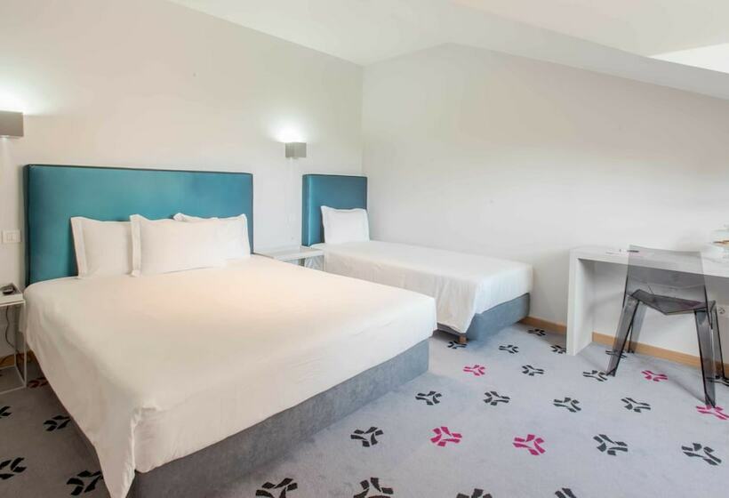 اتاق استاندارد سه نفره, Sintra Bliss