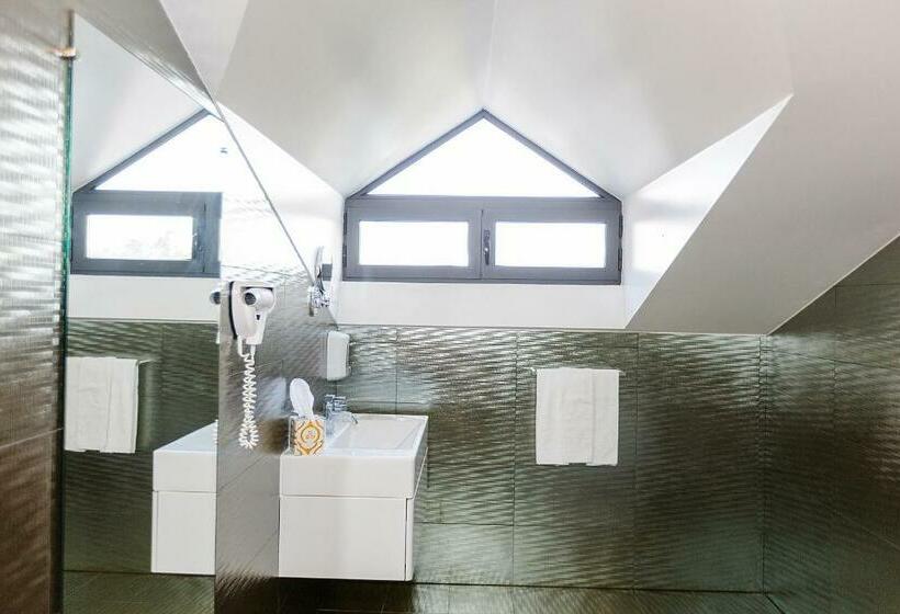 اتاق استاندارد سه نفره, Sintra Bliss