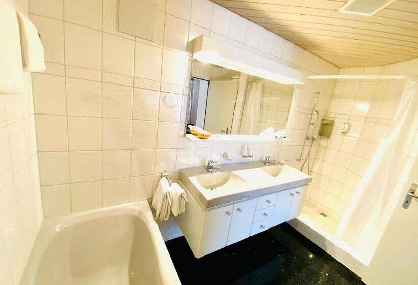 Deluxe Værelse m. Balkon, Gasthof Kreuz Egerkingen