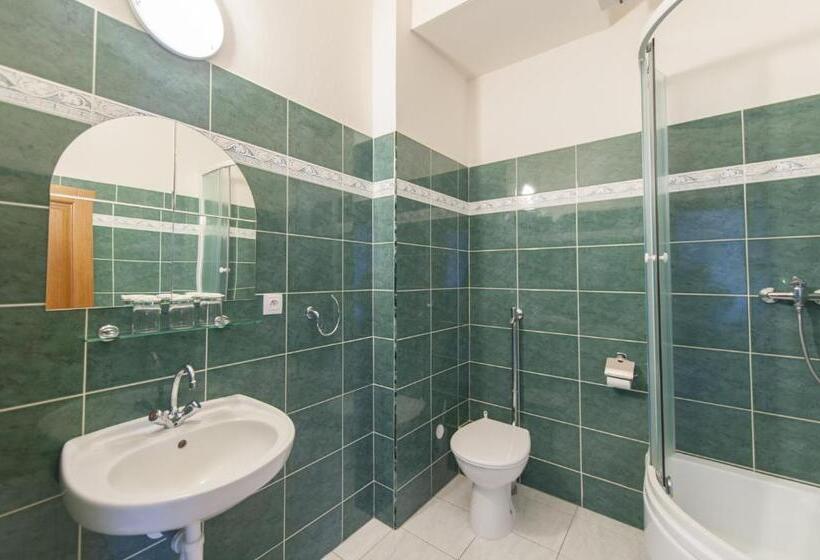 Quarto Triplo Estandar, V Centru