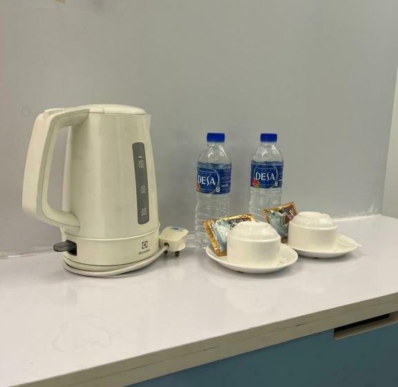 חדר אקונומי, Coastline