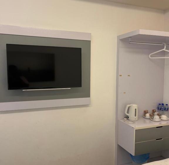 חדר משפחתי דלוקס, Coastline