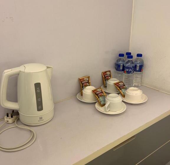 חדר משפחתי דלוקס, Coastline