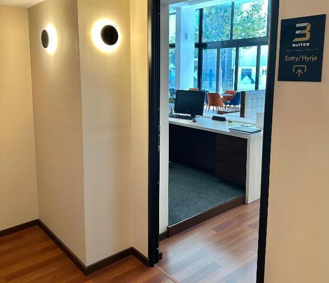 جناح جونيور مطلّ علي البحر, 3b Suites Boutique